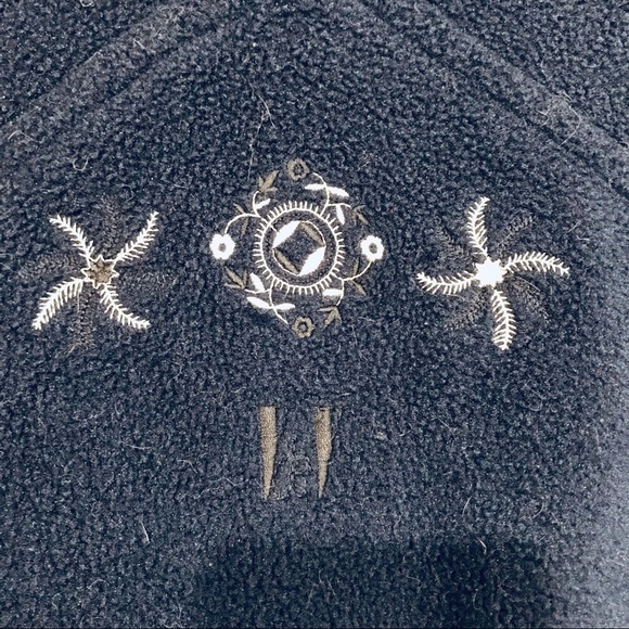 Vintage 1980’s V de V Paris navy ‘Polartec’ embroidered sweater. Size L. EUC - Picture 10 of 12